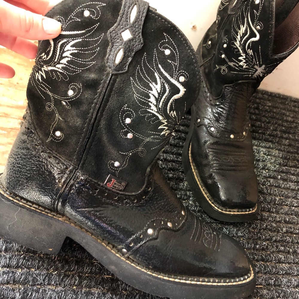 Black Justin cowboy boots